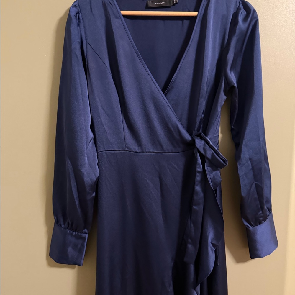 Angeleye high low long sleeve navy dress size 4